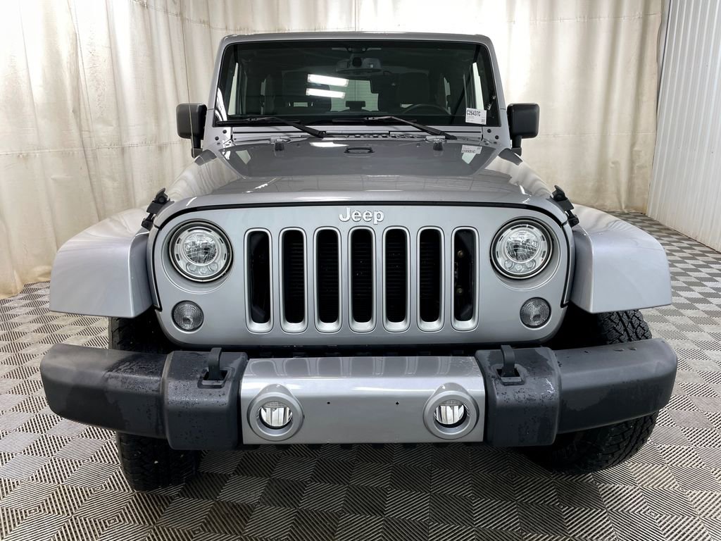Used 2018 Jeep Wrangler Sahara w/ Connectivity Group AWD/4WD image 10