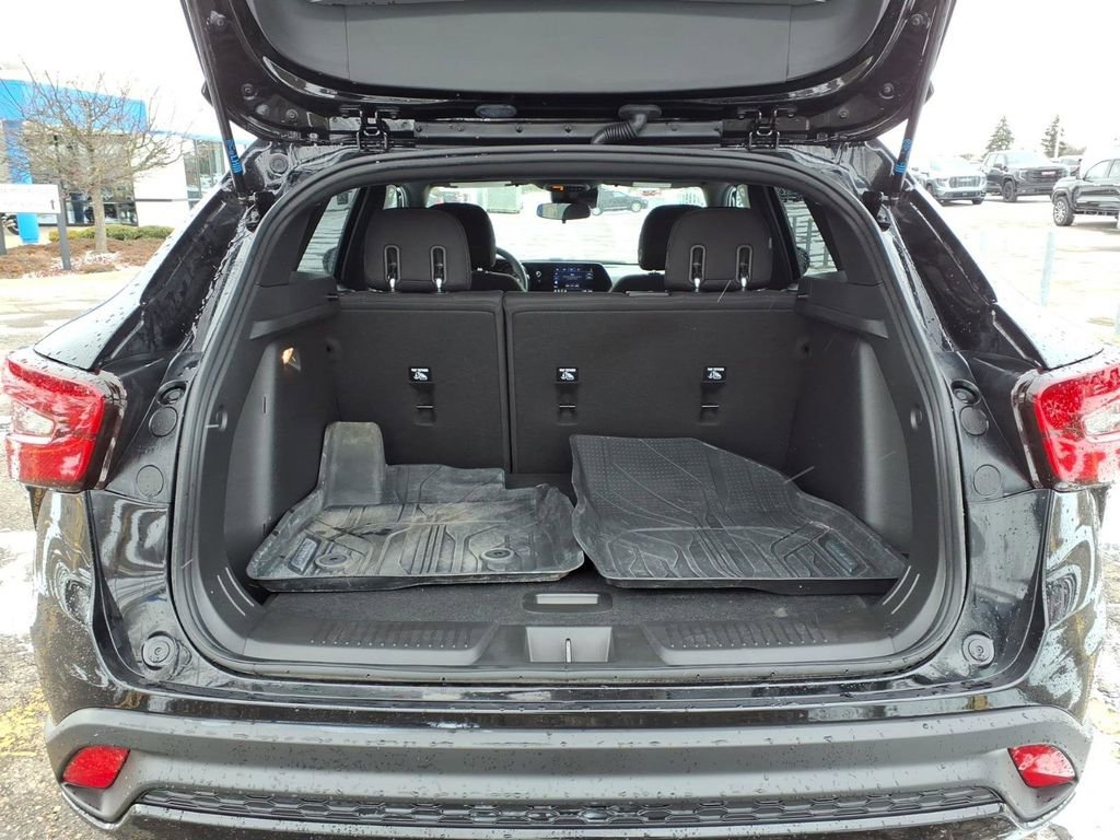 Used 2024 Chevrolet Trax RS image 8