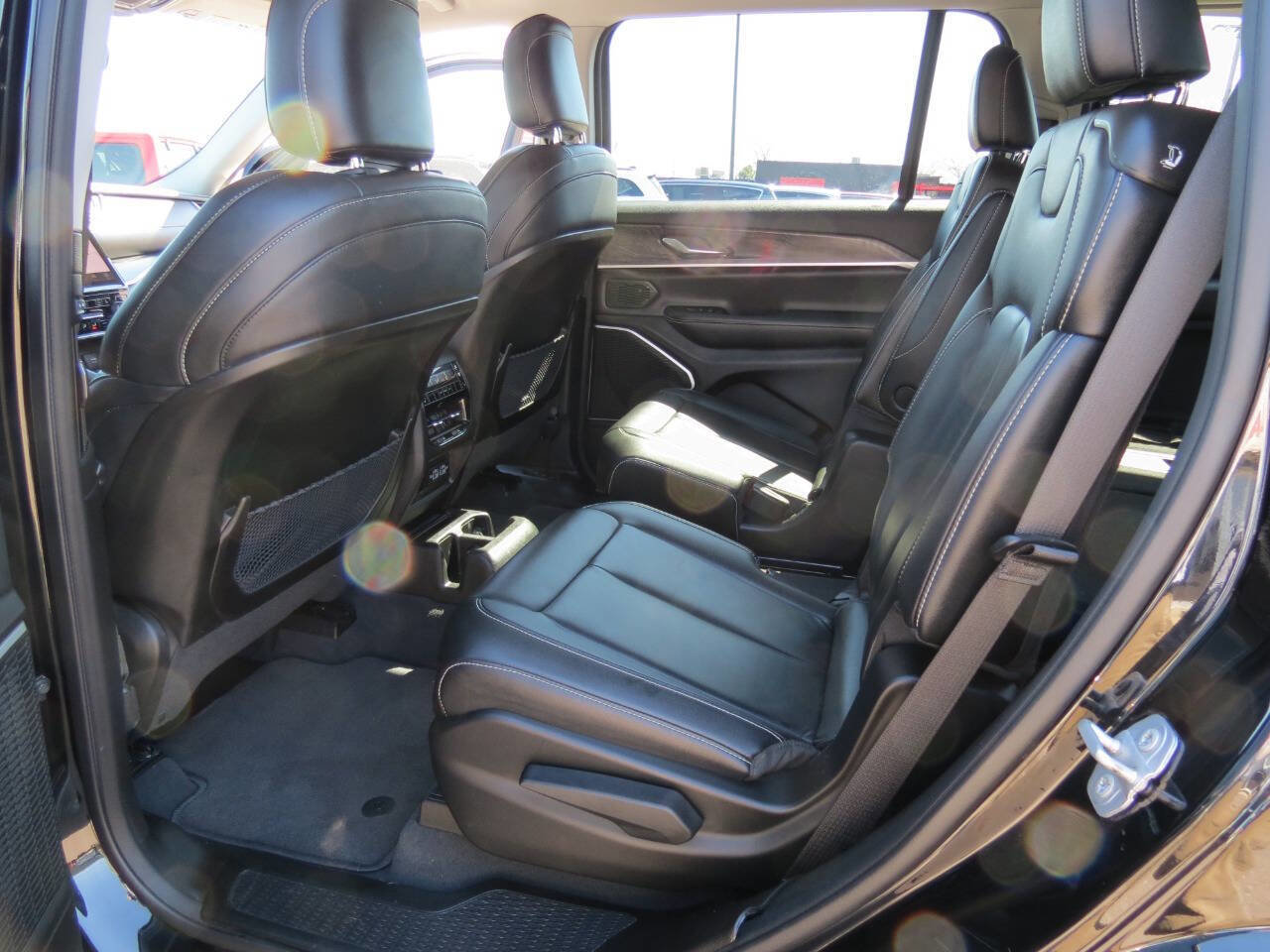 Used 2023 Jeep Grand Cherokee L Limited w/ Black Appearance Package AWD/4WD image 25