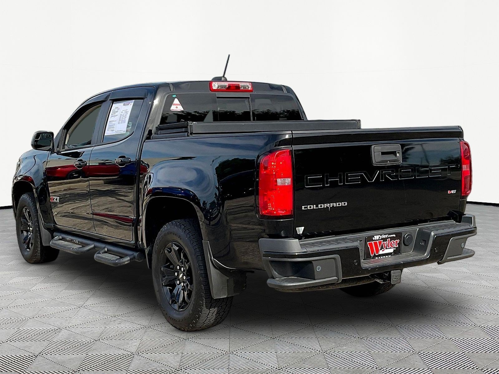 Used 2021 Chevrolet Colorado Z71 w/ Z71 Midnight Edition AWD/4WD image 4