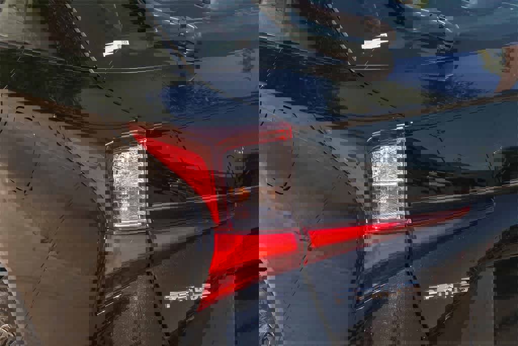 Used 2022 Toyota Prius XLE image 9