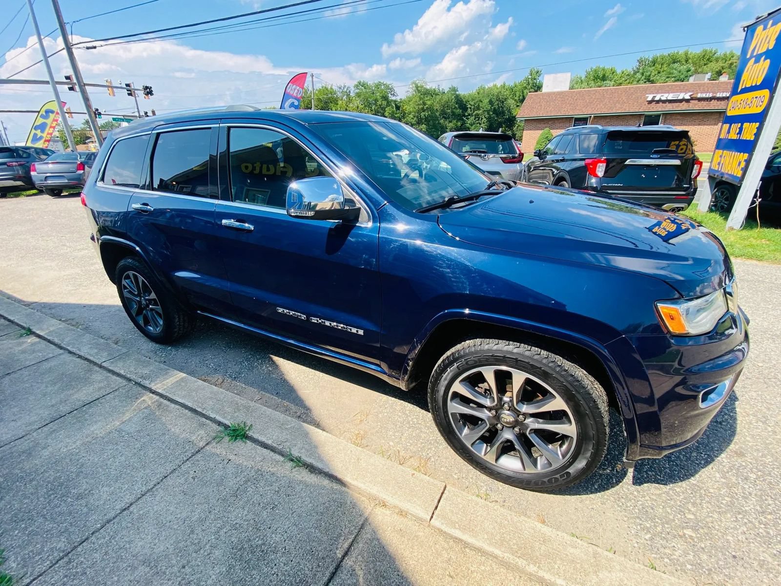 Used 2018 Jeep Grand Cherokee Overland AWD/4WD image 4