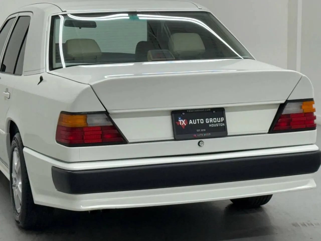 Used 1990 Mercedes-Benz 300 E 3.0 image 13
