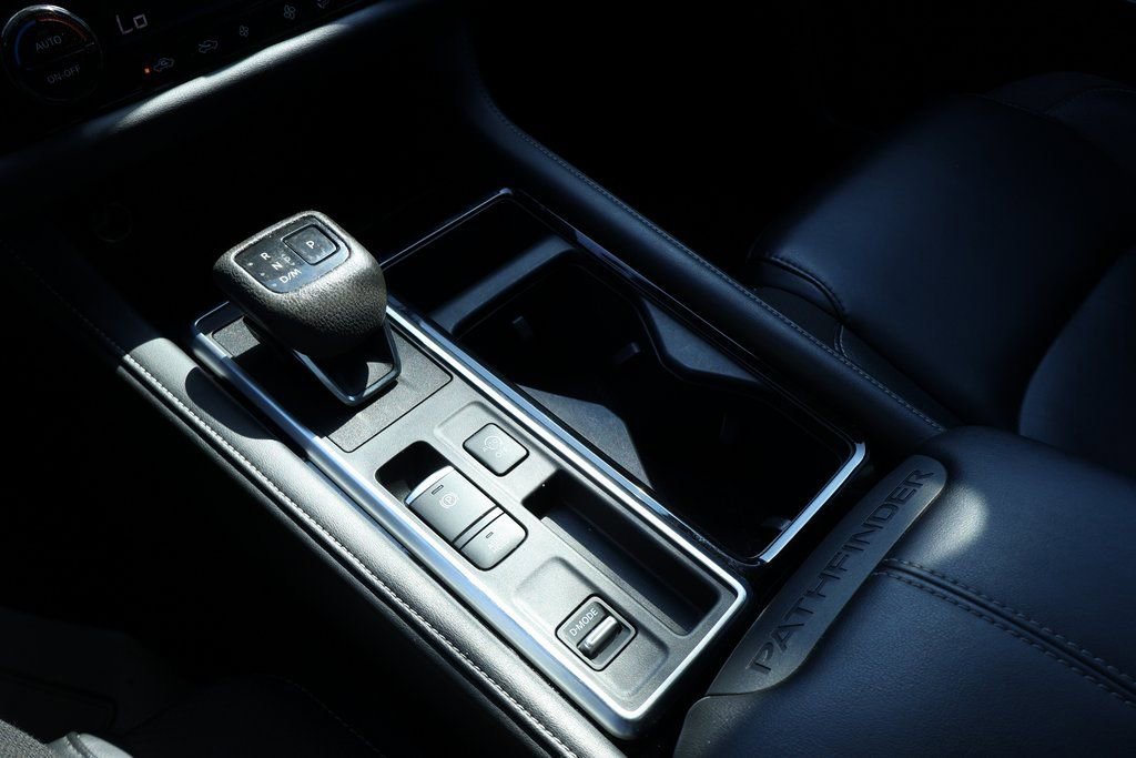 Used 2023 Nissan Pathfinder SL image 16