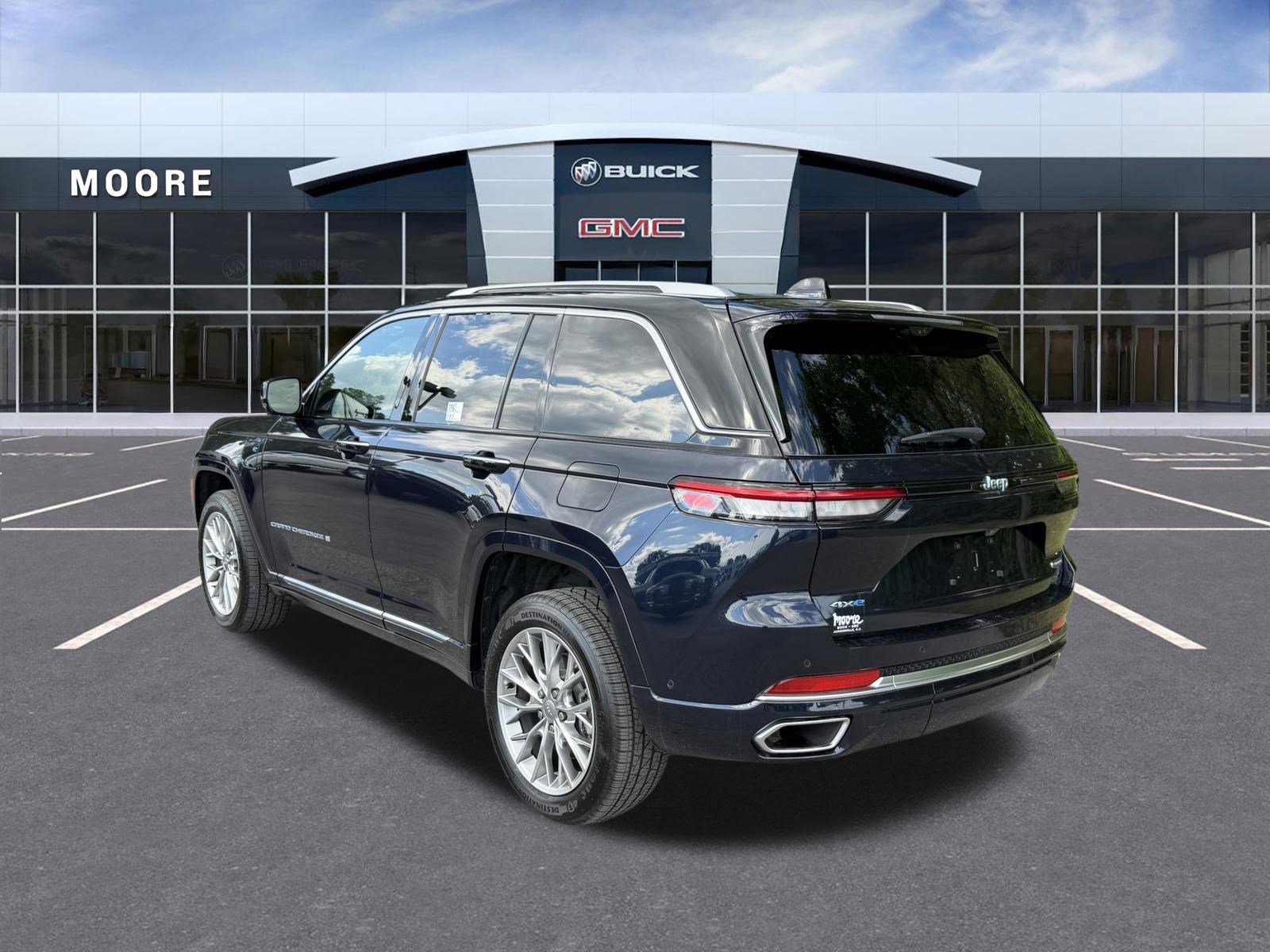 Used 2022 Jeep Grand Cherokee Summit w/ Advanced Protech Group IV AWD/4WD image 5