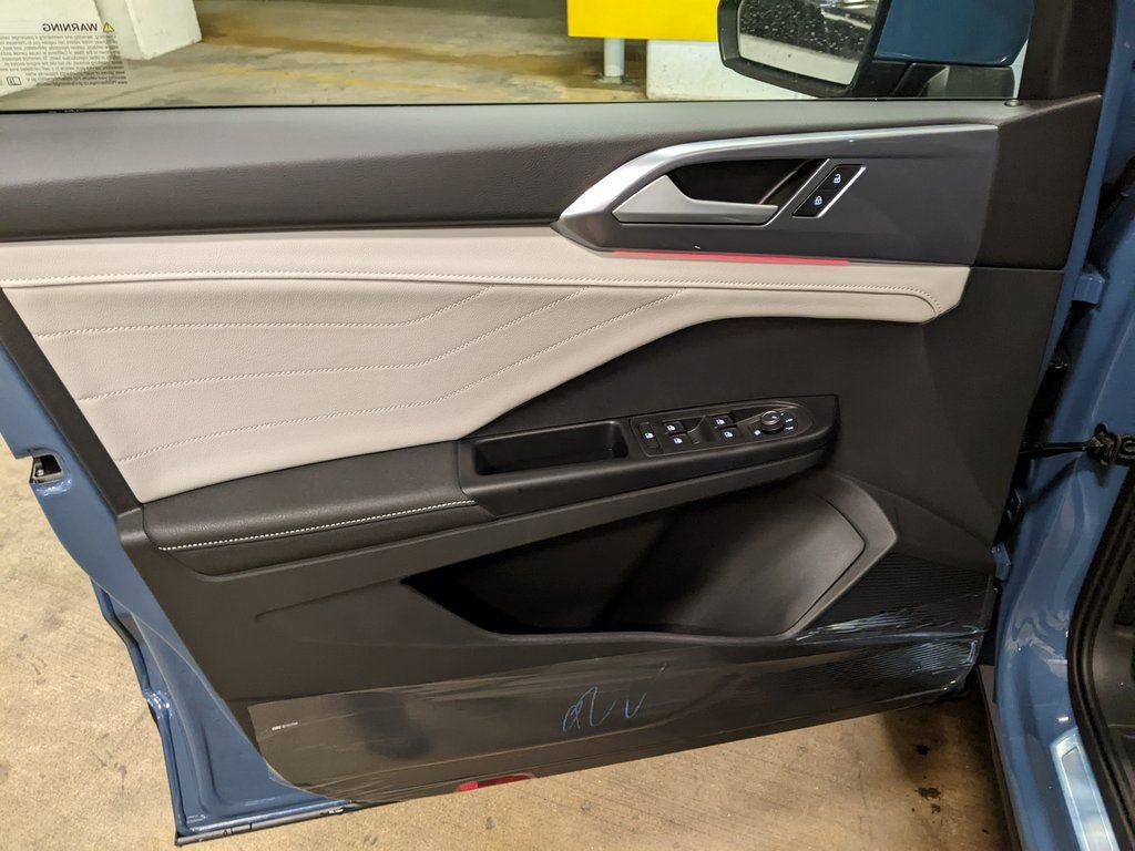 New 2026 Volkswagen Taos SEL image 9