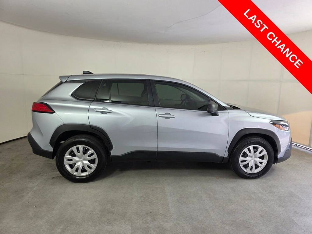 Used 2025 Toyota Corolla Cross L FWD image 3