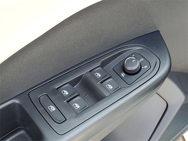 New 2025 Volkswagen Taos SE image 32