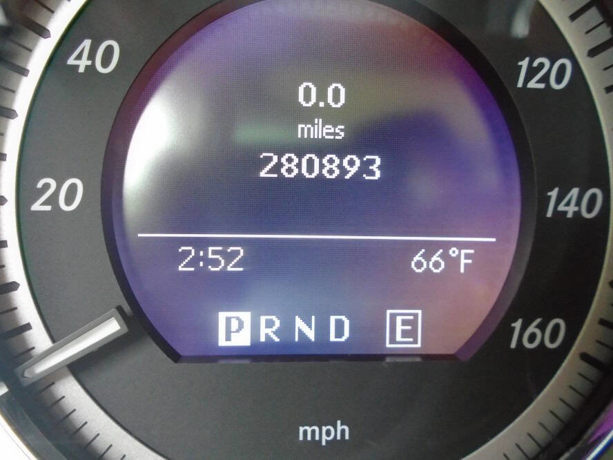 Used 2011 Mercedes-Benz GLK 350 4MATIC image 9