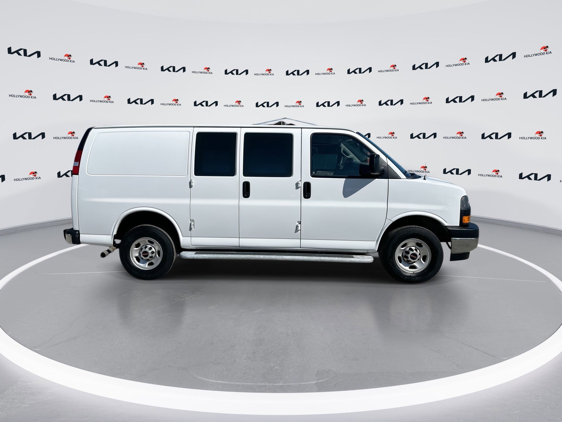 Used 2024 GMC Savana 2500 w/ Driver Convenience Package image 9