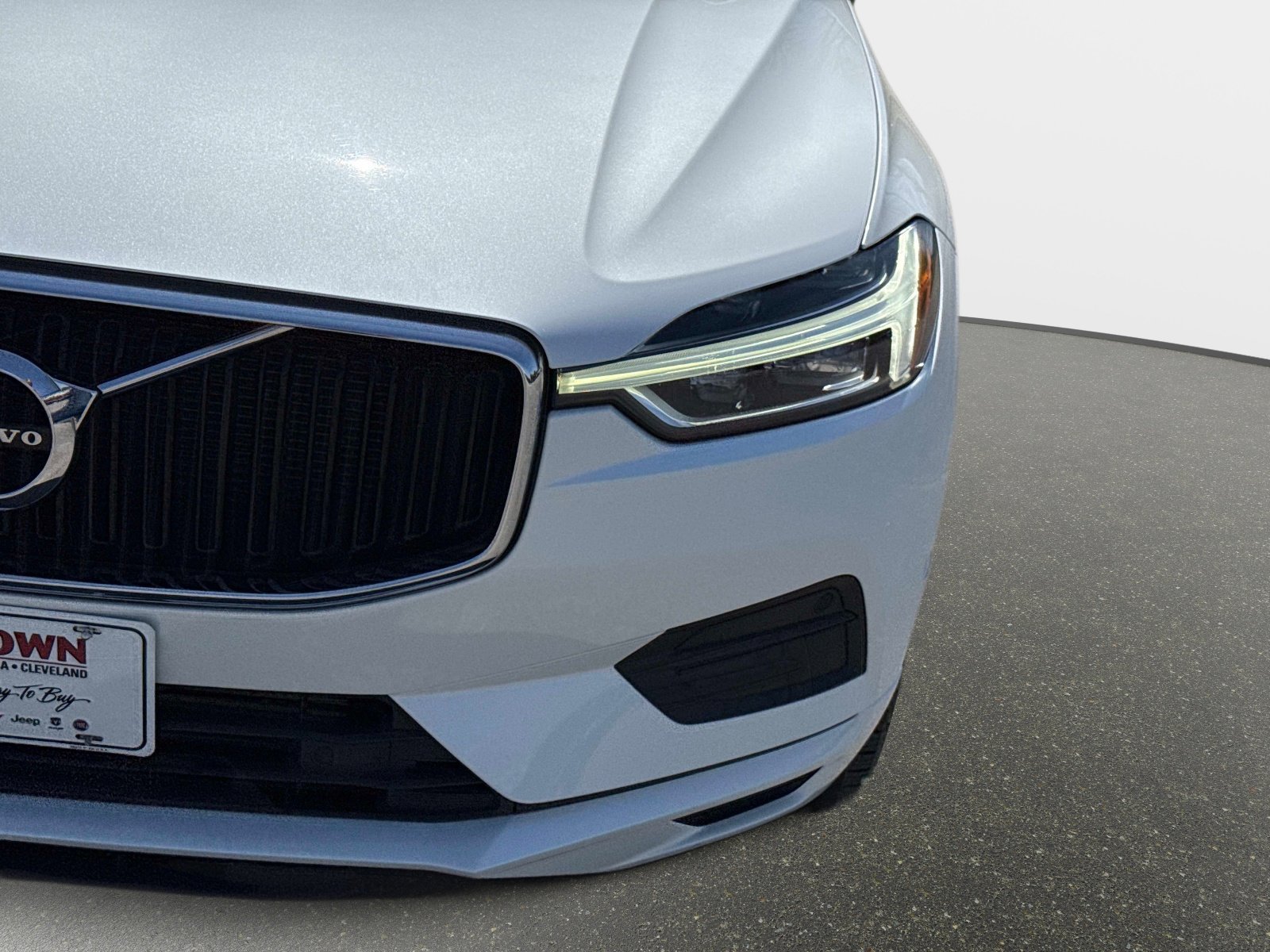 Used 2018 Volvo XC60 T5 Momentum w/ Convenience Package AWD/4WD image 10