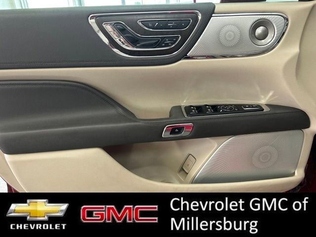 Used 2017 Lincoln Continental Reserve w/ Luxury Package image 13