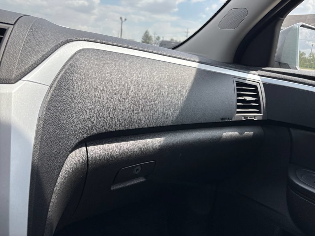 Used 2010 Chevrolet Traverse LT FWD image 26
