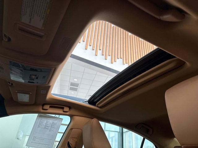 Used 2025 Lexus ES 300h w/ Technology Package image 66