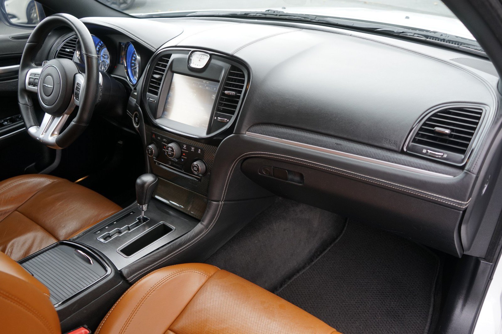 Used 2014 Chrysler 300 SRT8 w/ Leather Interior Group RWD image 21
