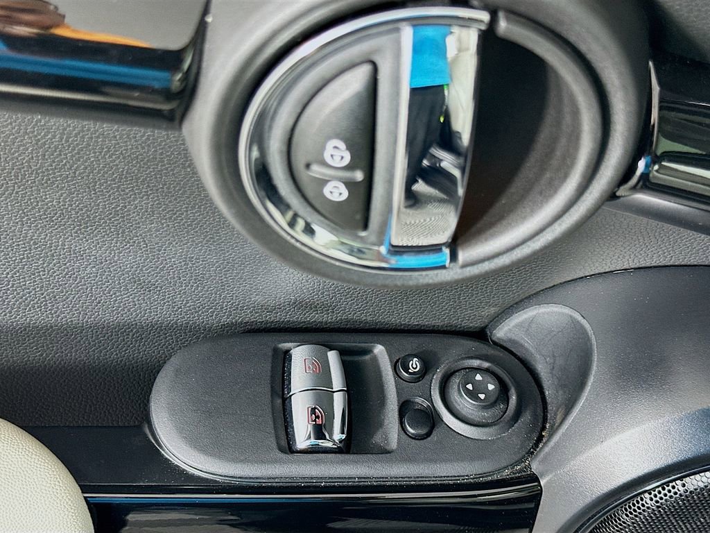 Certified 2023 MINI Cooper SE FWD image 18