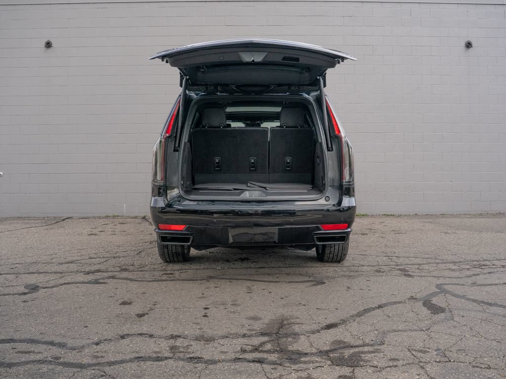 Used 2023 Cadillac Escalade Sport Platinum w/ Heavy-Duty Trailer Package AWD/4WD image 14