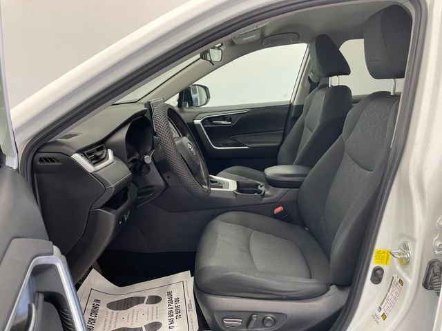Used 2021 Toyota RAV4 XLE FWD image 18