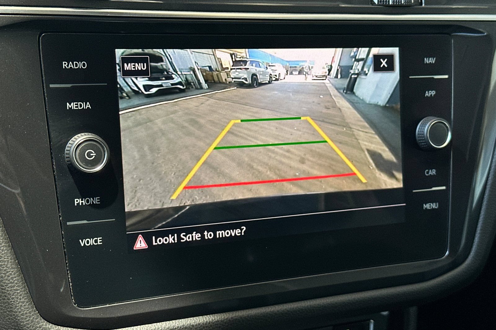 Used 2020 Volkswagen Tiguan SEL FWD image 20