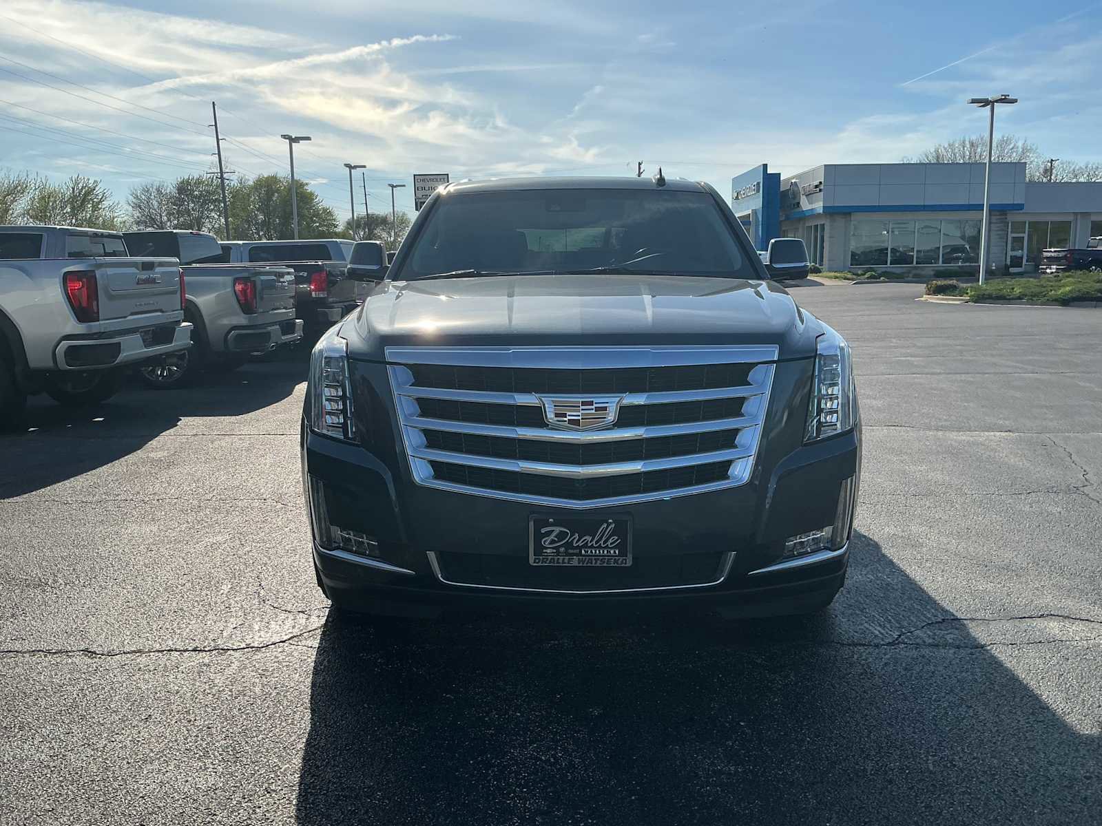 Used 2020 Cadillac Escalade Premium Luxury AWD/4WD image 2
