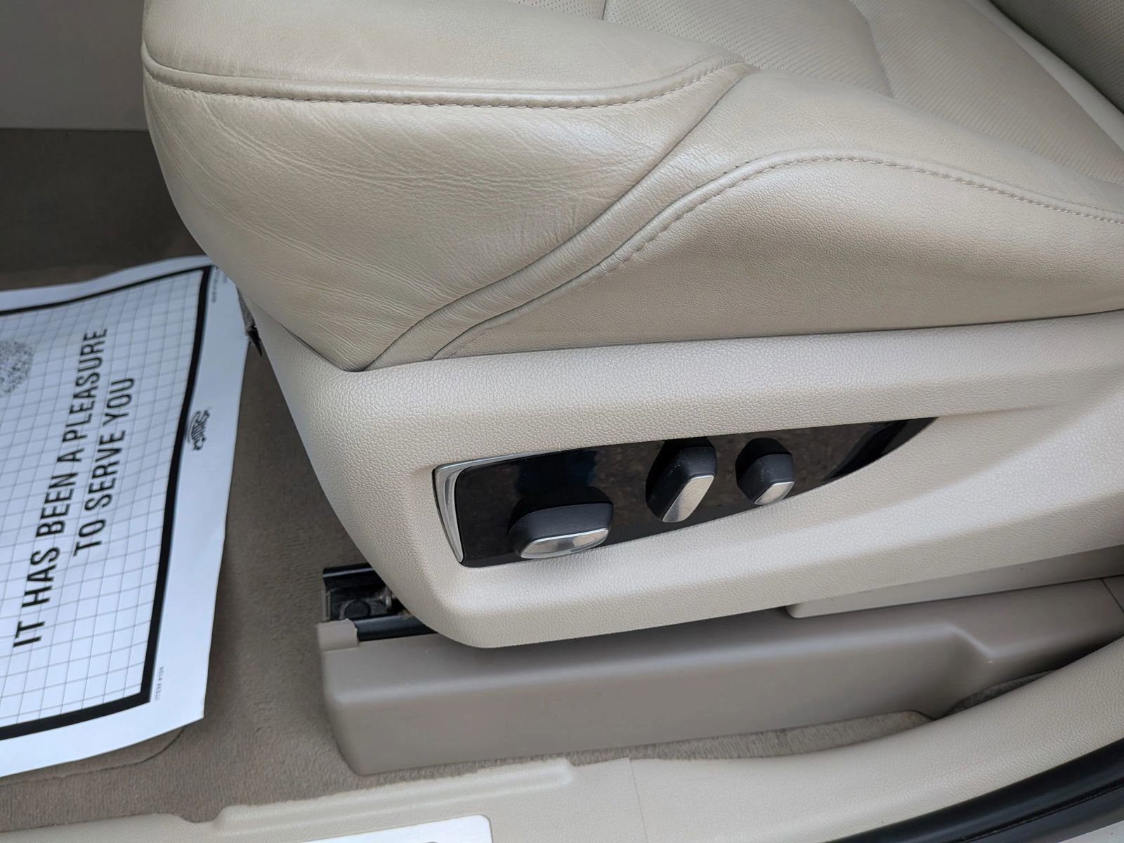 Used 2016 Cadillac Escalade ESV Luxury image 32