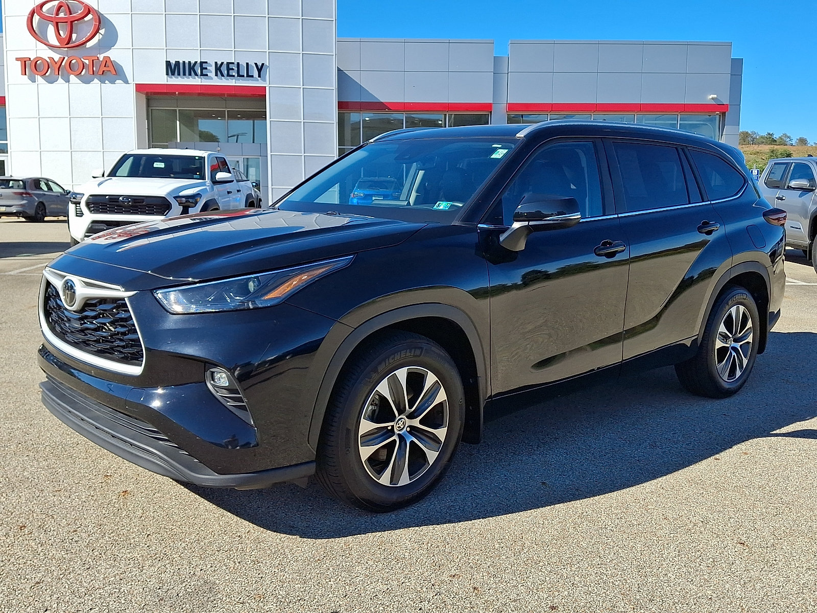 Used 2026 Toyota Highlander XLE AWD/4WD image 3