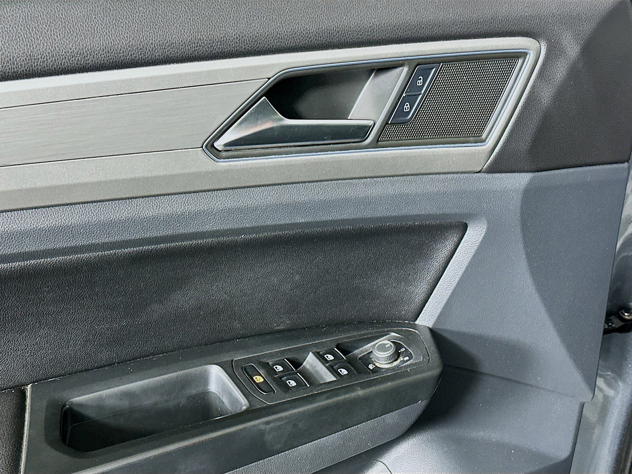 Used 2018 Volkswagen Atlas SE AWD/4WD image 15