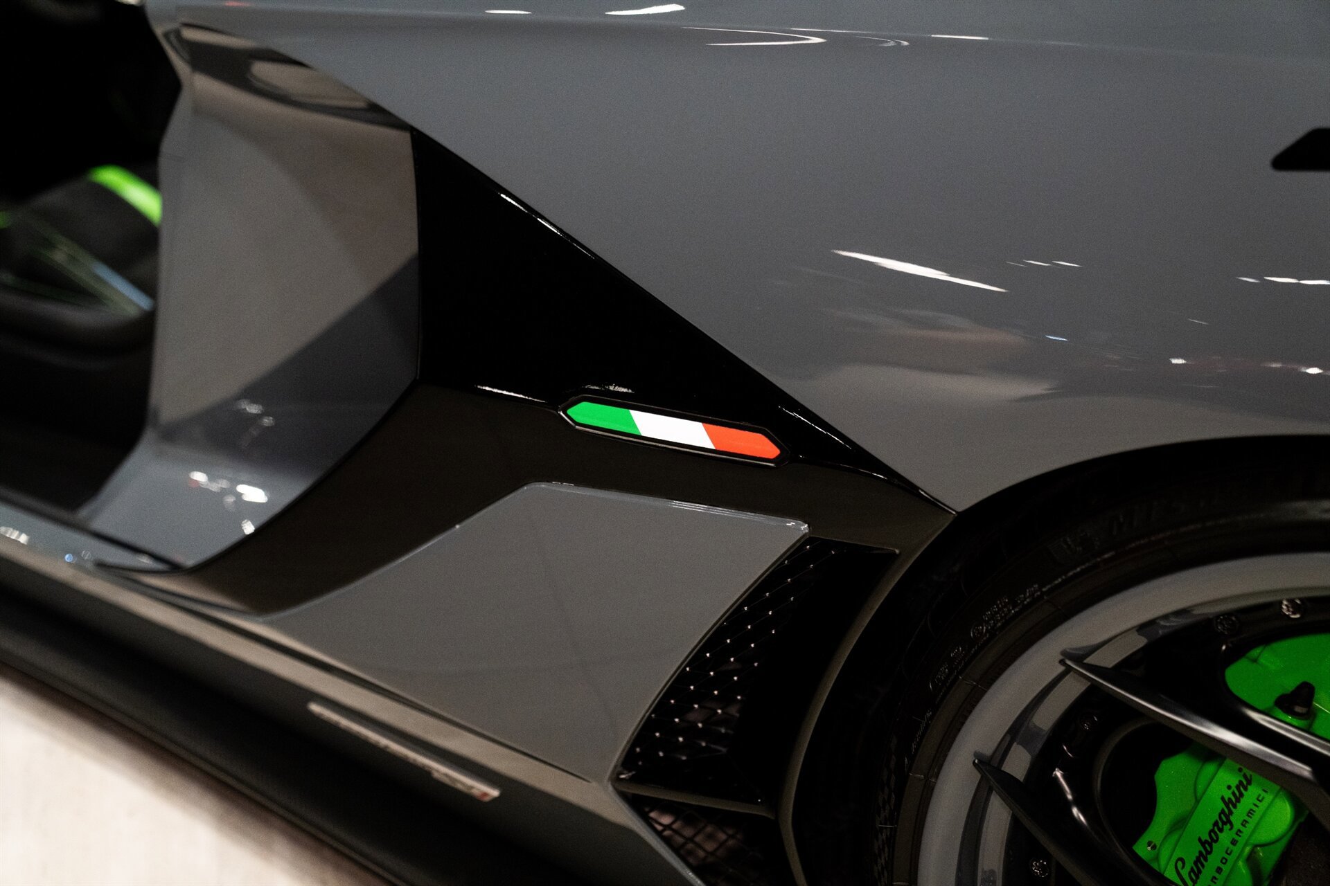 Used 2020 Lamborghini Aventador SVJ AWD/4WD image 32