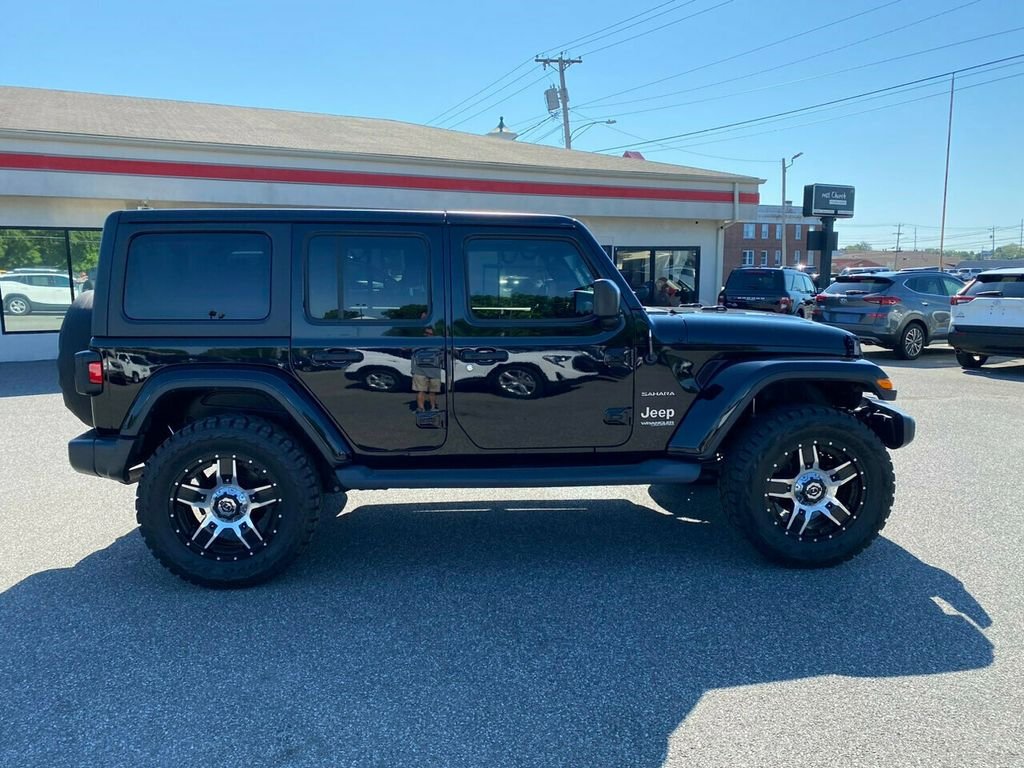 Used 2019 Jeep Wrangler Unlimited Sahara image 5