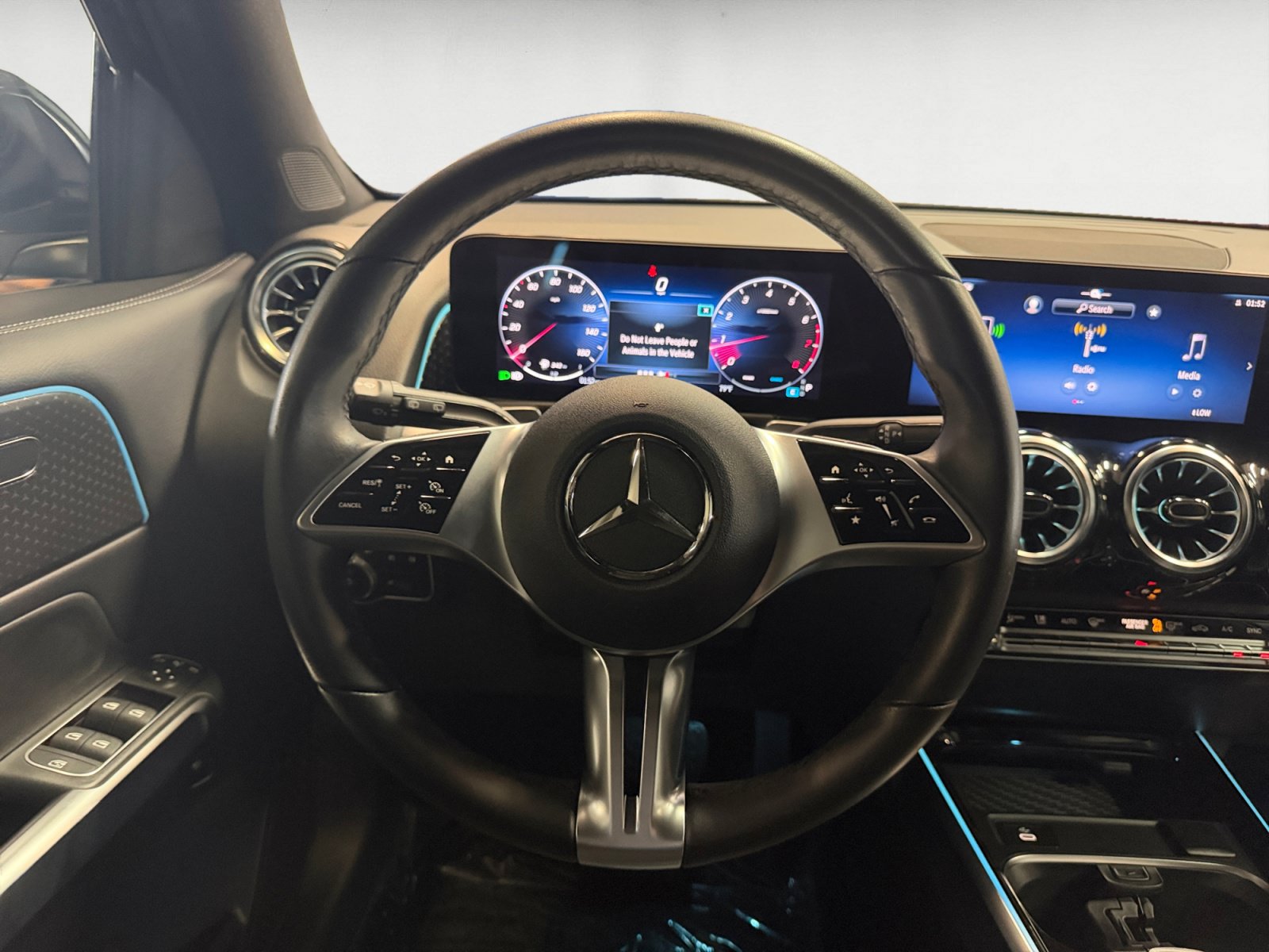 Used 2025 Mercedes-Benz GLB 250 image 11