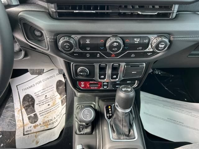 New 2025 Jeep Wrangler Rubicon AWD/4WD image 18