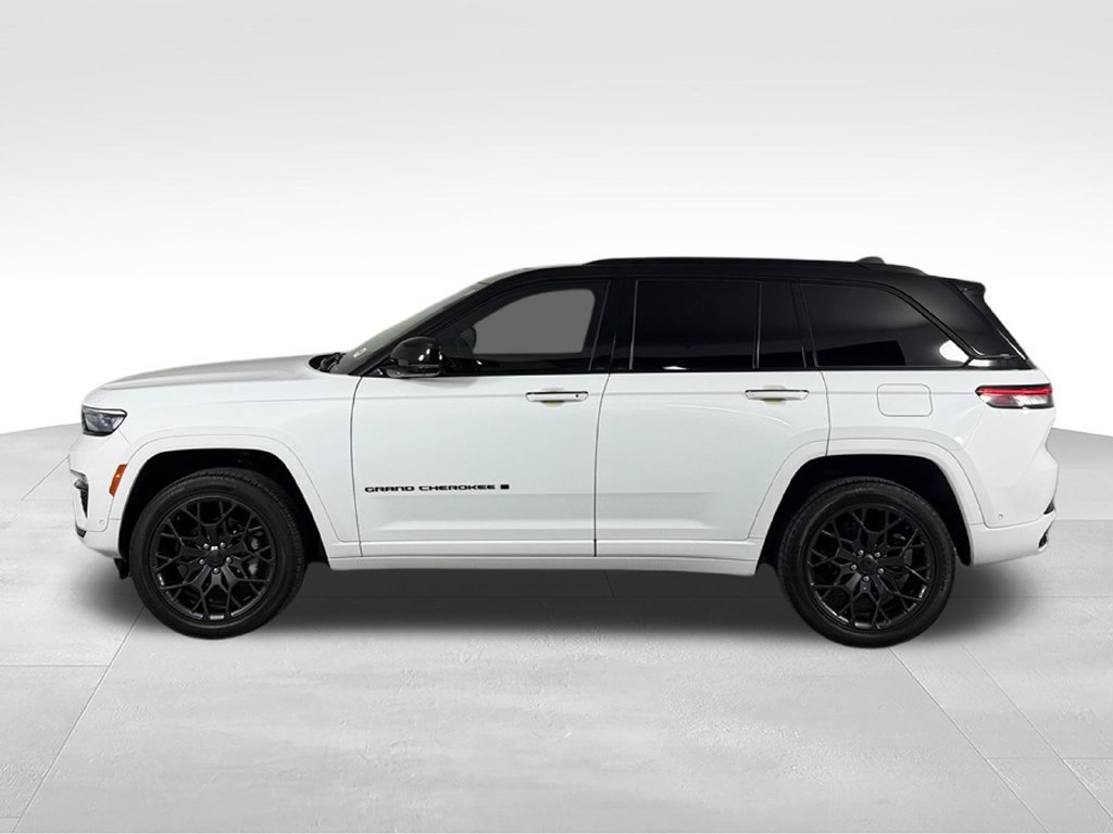 Used 2024 Jeep Grand Cherokee Summit AWD/4WD image 11