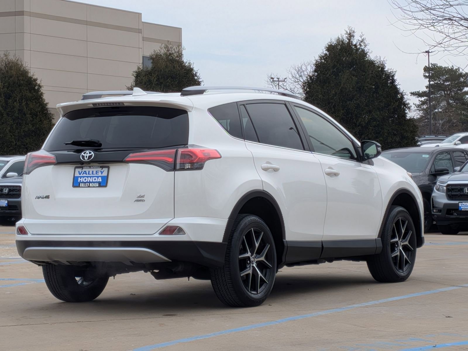 Used 2018 Toyota RAV4 SE w/ Power Extra Value Package image 6