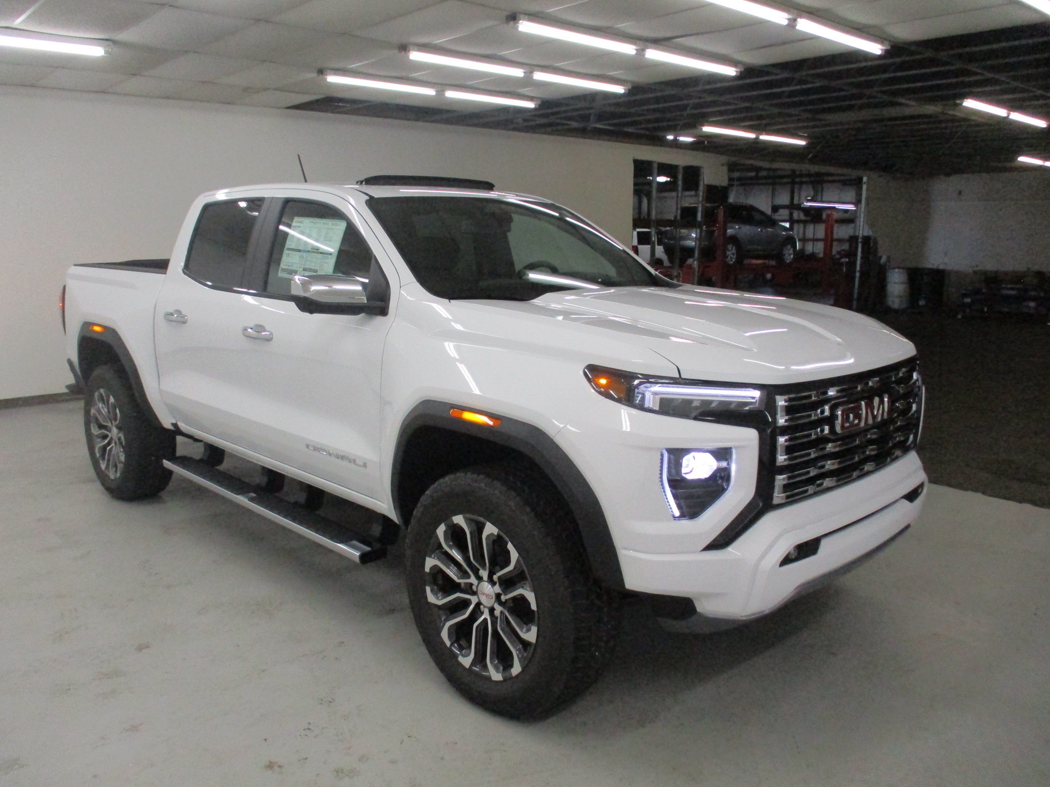 New 2026 GMC Canyon Denali AWD/4WD image 1