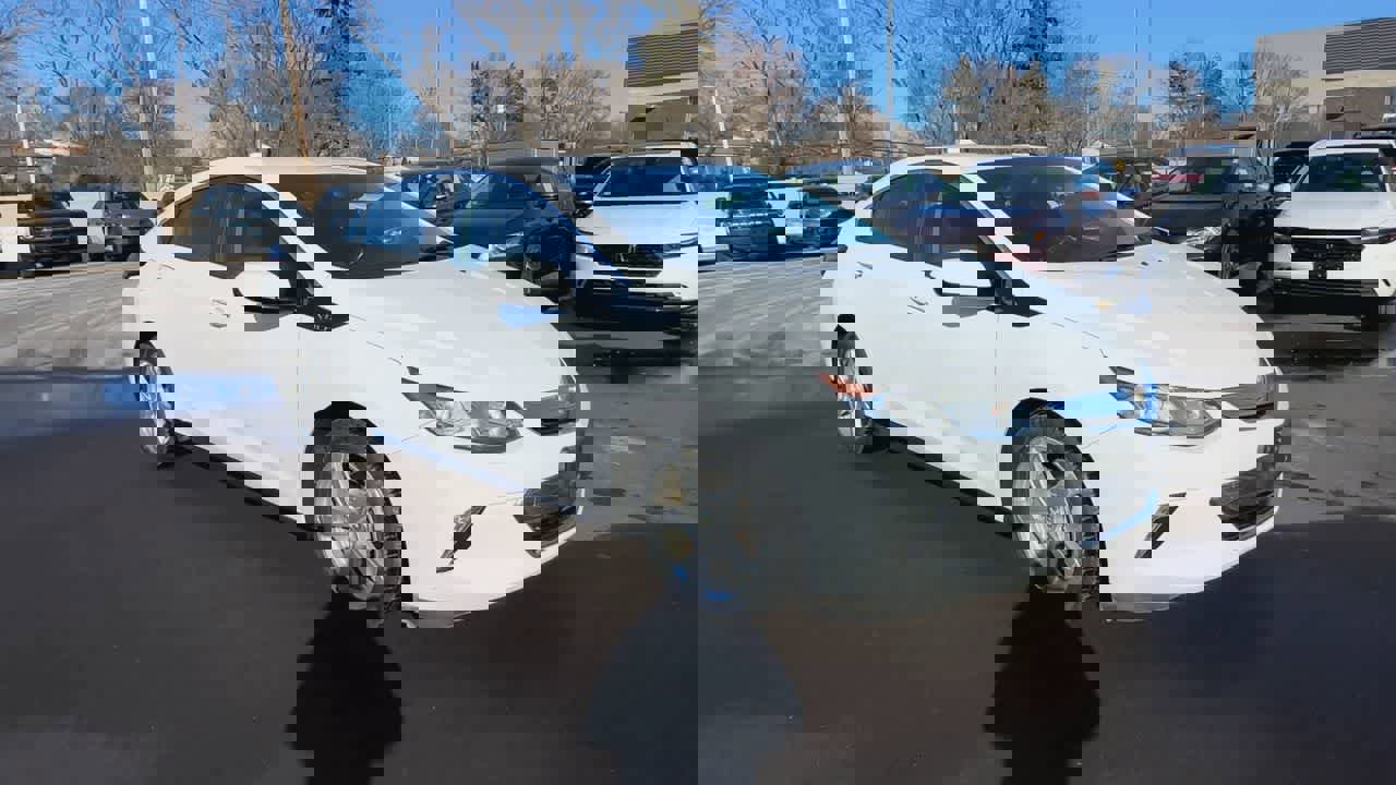 Used 2017 Chevrolet Volt LT image 2