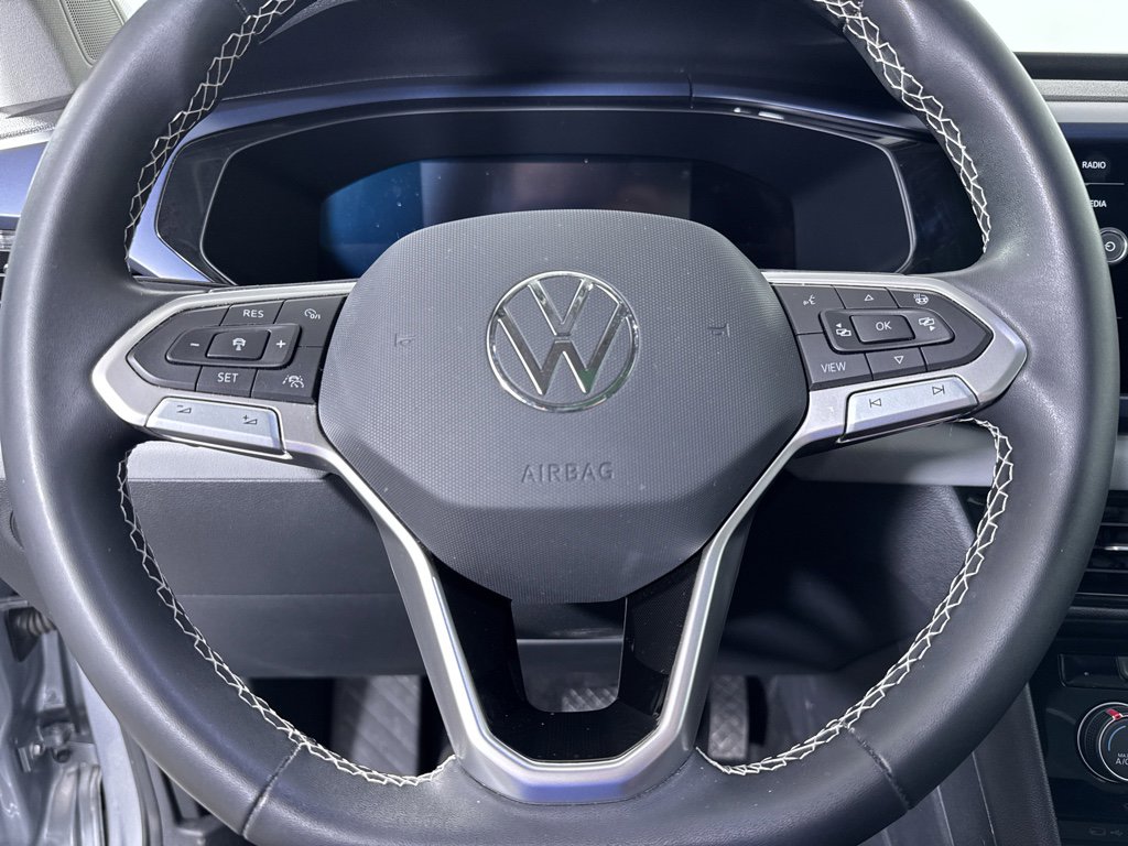 Used 2023 Volkswagen Taos SE image 2