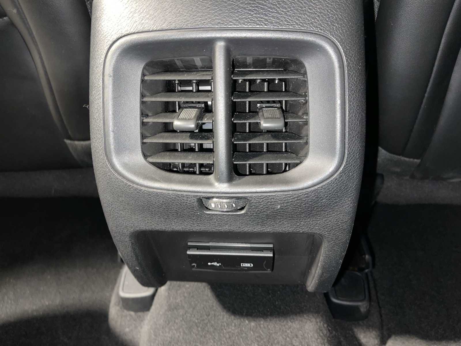 Used 2019 Jeep Cherokee Latitude Plus w/ Cold Weather Group AWD/4WD image 25