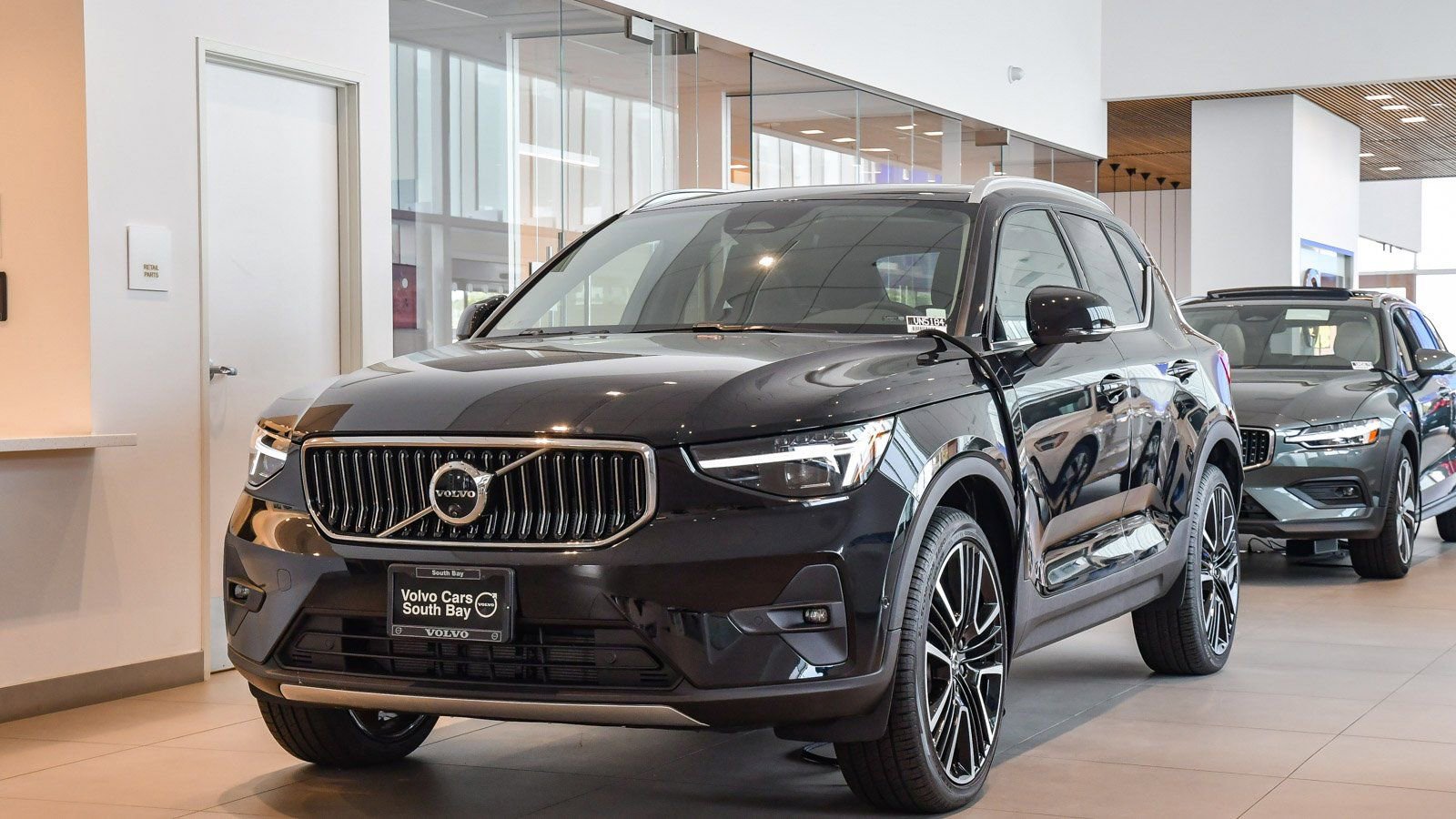 Used 2025 Volvo XC40 B5 Ultra w/ Climate Package