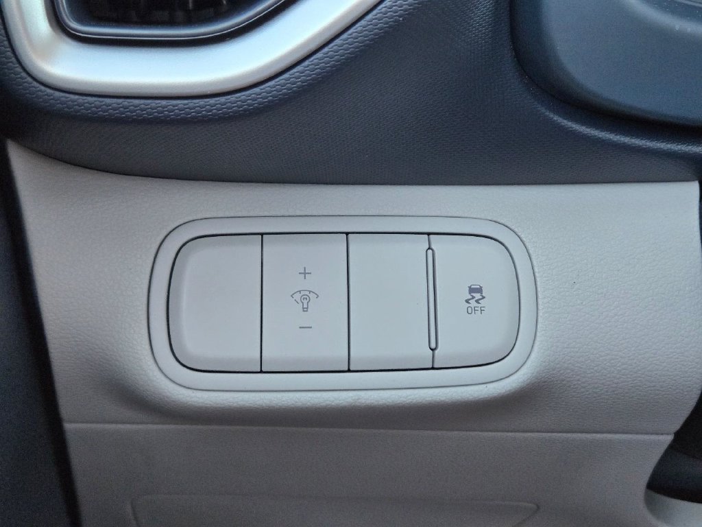 Certified 2024 Hyundai Venue Limited FWD image 21