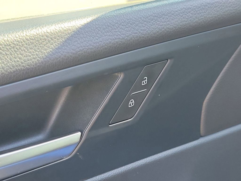Used 2024 Volkswagen Jetta SE FWD image 17