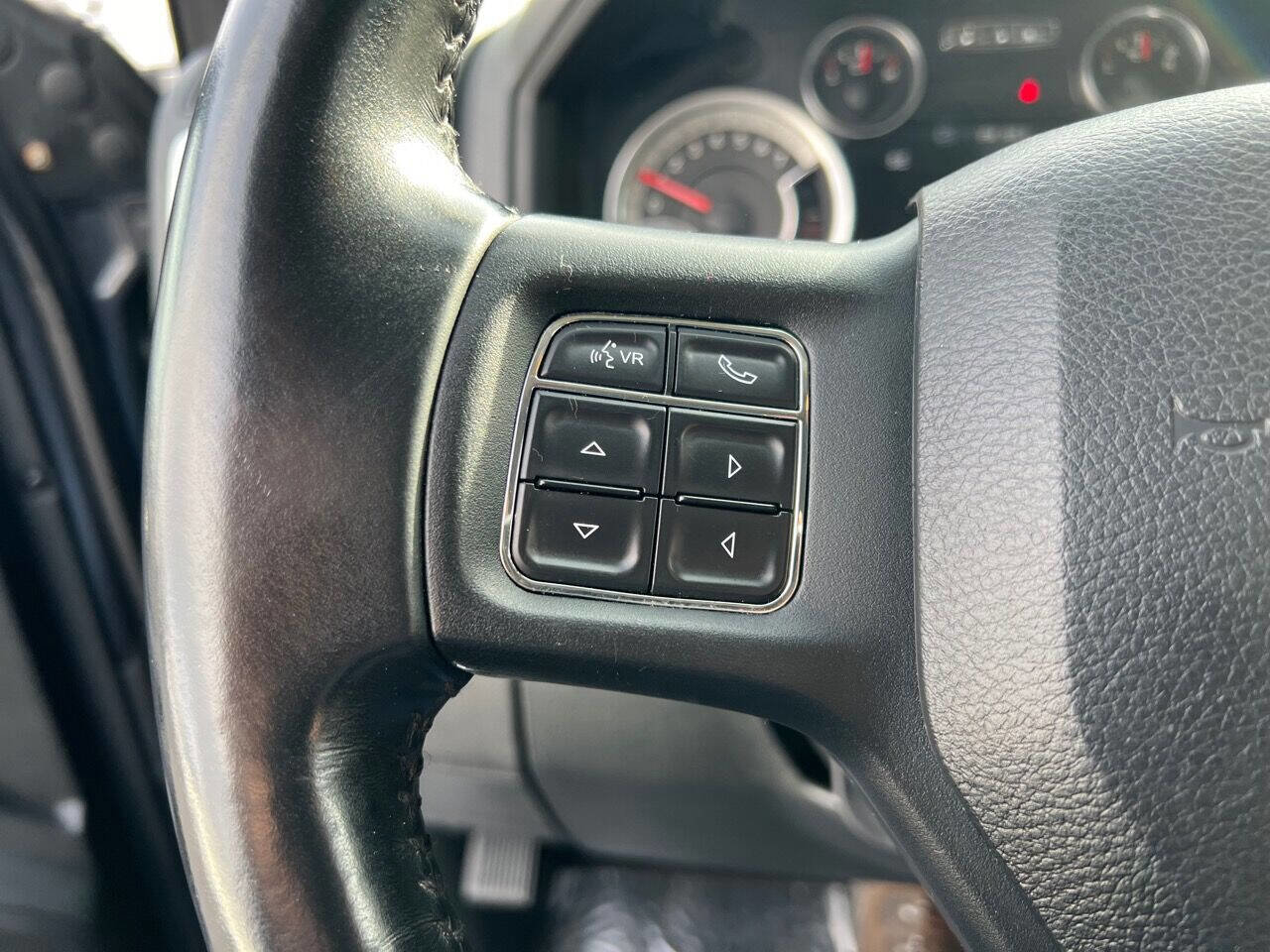 Used 2015 RAM 2500 SLT w/ Luxury Group image 13