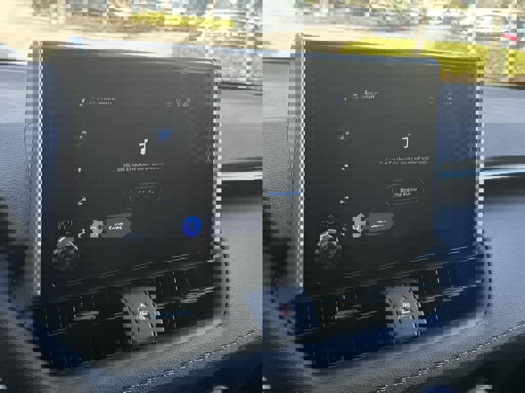 Used 2025 Toyota RAV4 XLE image 18