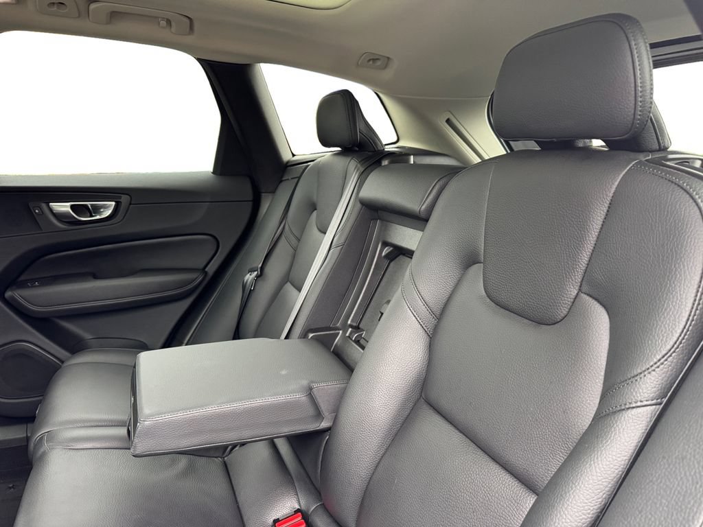 Certified 2023 Volvo XC60 B5 Plus w/ Protection Package Premier AWD/4WD image 24