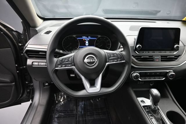 Used 2025 Nissan Altima 2.5 SV FWD image 18