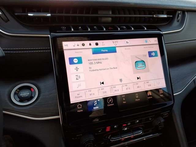 Used 2025 Jeep Grand Cherokee Limited w/ Luxury Tech Group II image 21