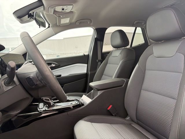 Used 2025 Chevrolet Trax LT w/ Driver Confidence Package image 12