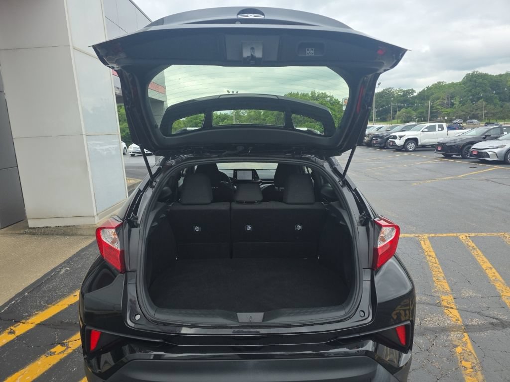 Used 2019 Toyota C-HR LE FWD image 5
