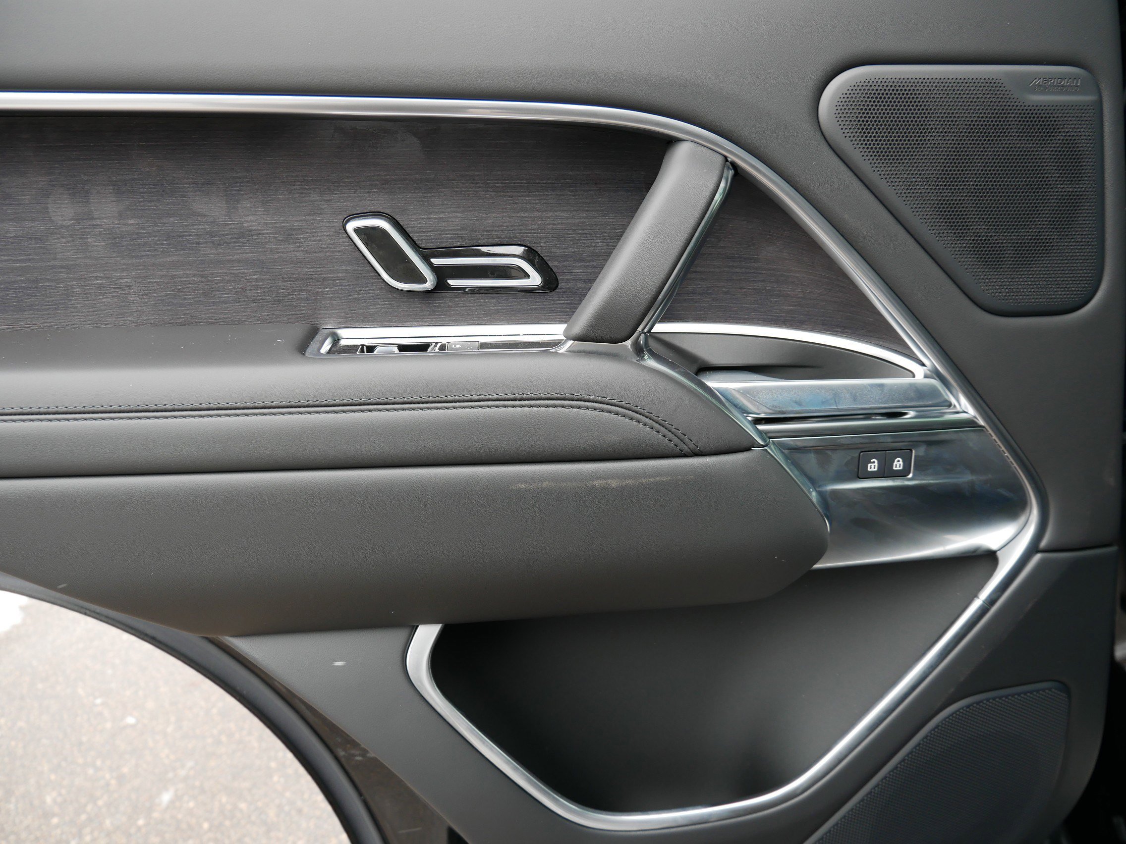 New 2025 Land Rover Range Rover SE image 6