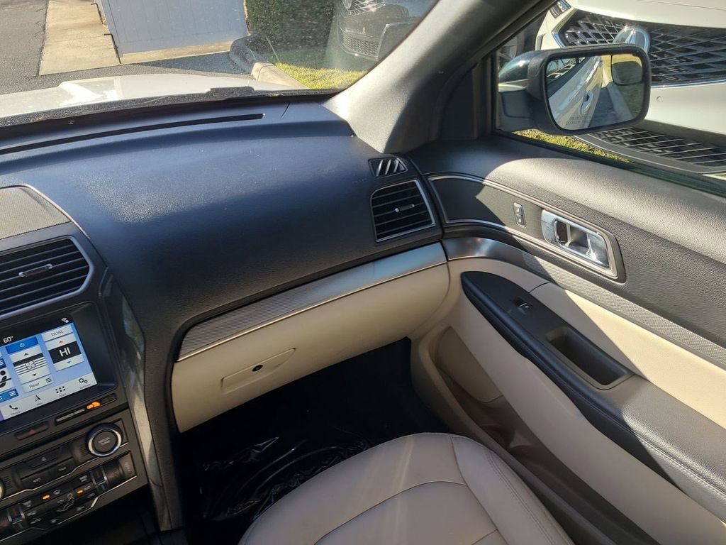 Used 2018 Ford Explorer XLT w/ Equipment Group 202A image 3