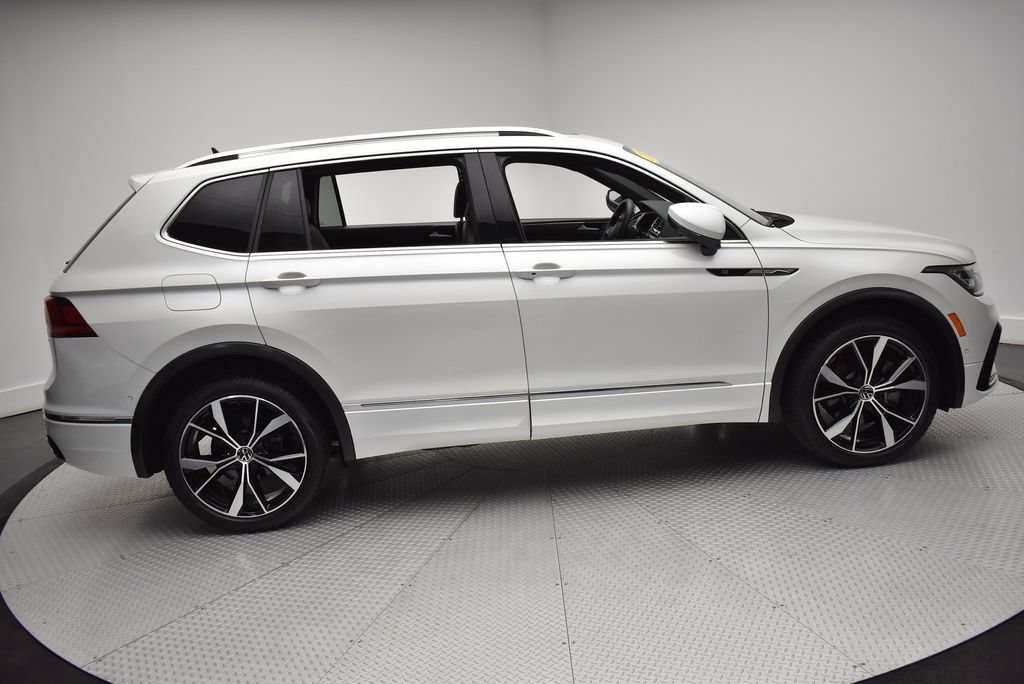 Used 2024 Volkswagen Tiguan SEL R-Line AWD/4WD image 4